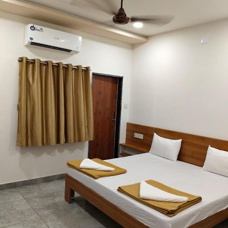 Ayodhya Bhavan - Near Dwarka Railway Station & Shree Dwarkadhish Temple 외부 사진