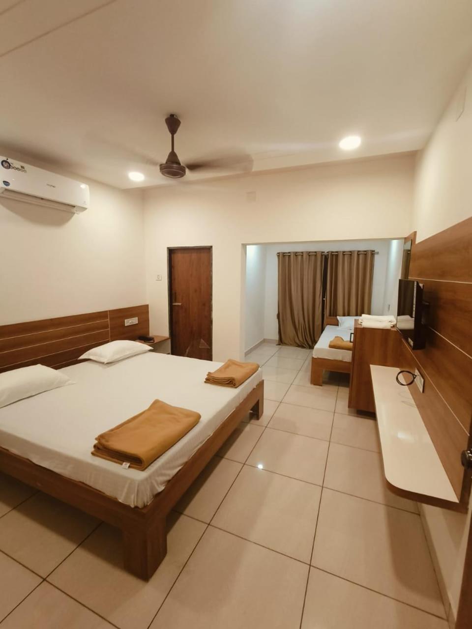Ayodhya Bhavan - Near Dwarka Railway Station & Shree Dwarkadhish Temple 외부 사진